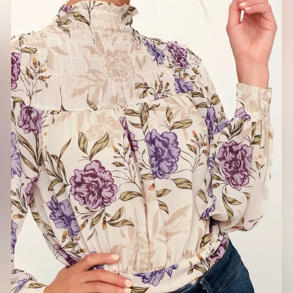 ASTR the‎ Label Women’s Rhonda Cream Floral Print Long Sleeve Blouse Medium EUC - Picture 2 of 16